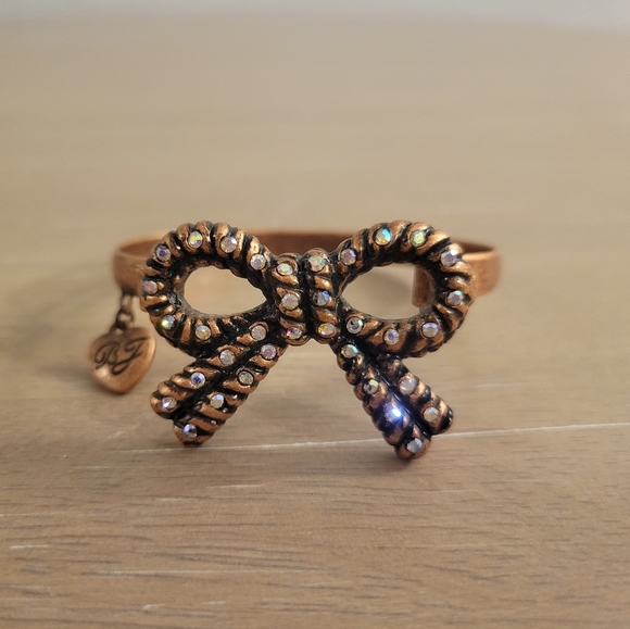 Betsey Johnson Bow Bangle Bracelet - Picture 2 of 10
